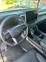 Toyota Tundra CrewMax Limited - Toyota Tundra: Allradantrieb