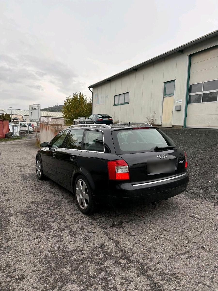 Audi A4 2004 — вигляд ззаду