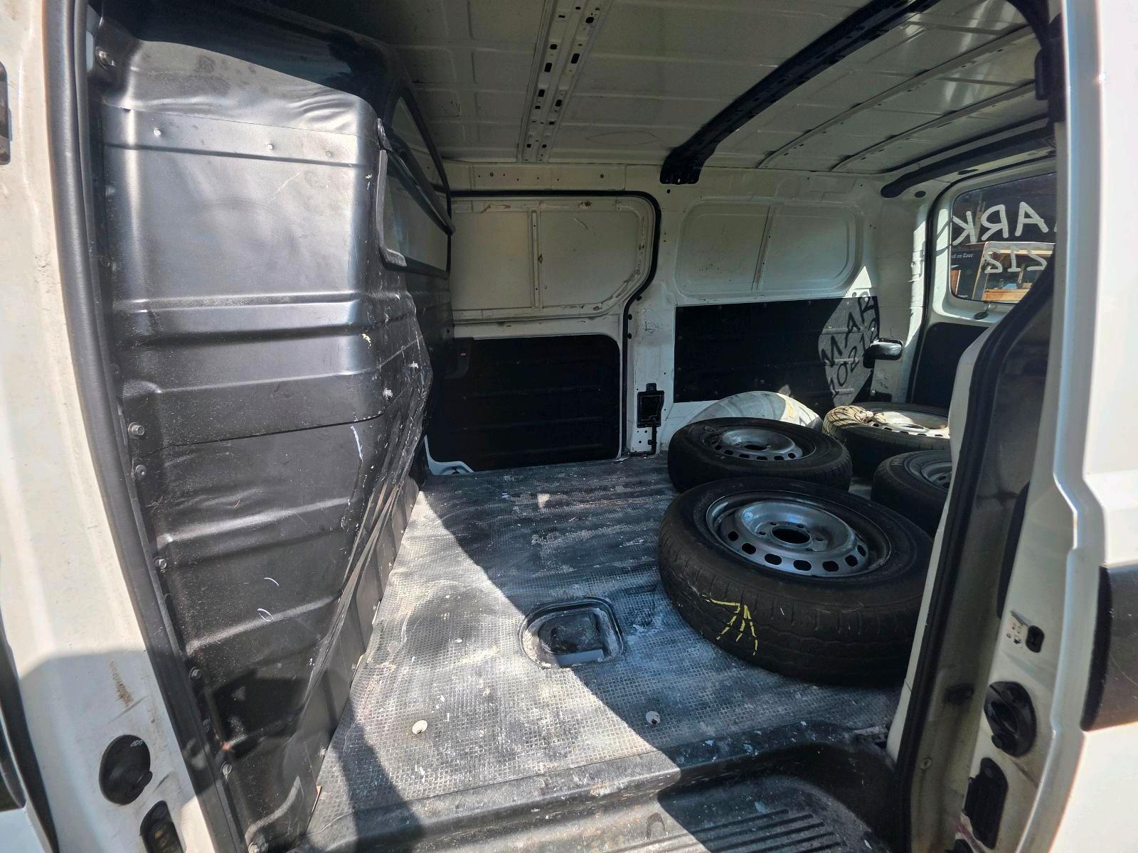 Hyundai H1 2012 — photo 8