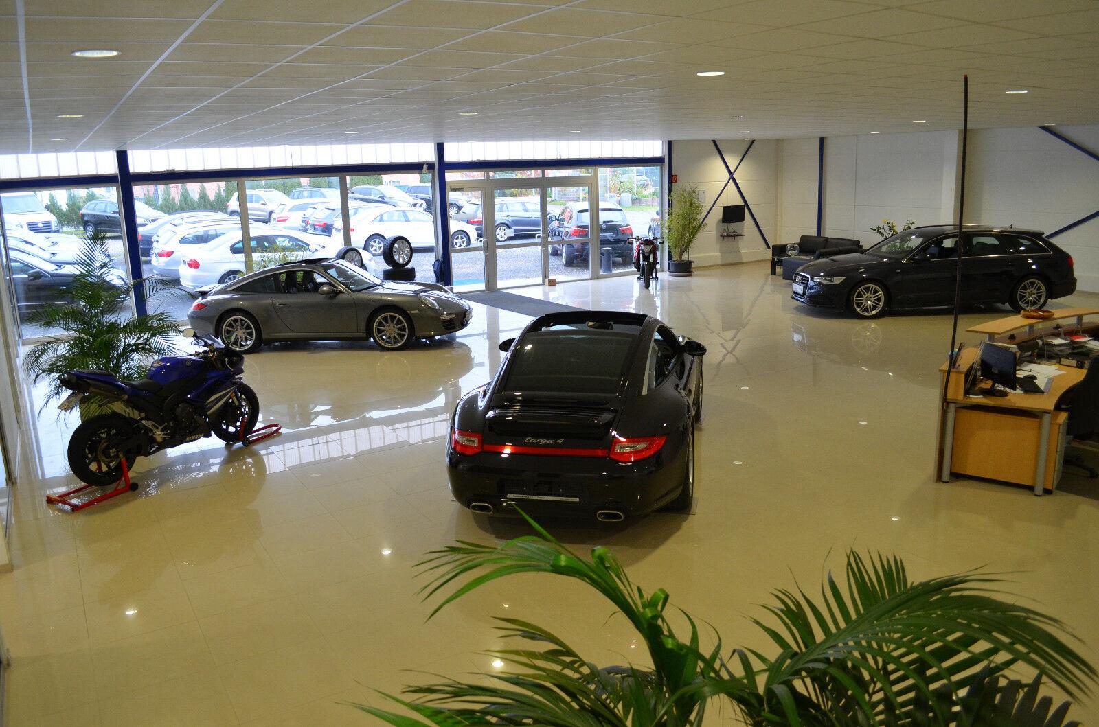 showroom-image-top