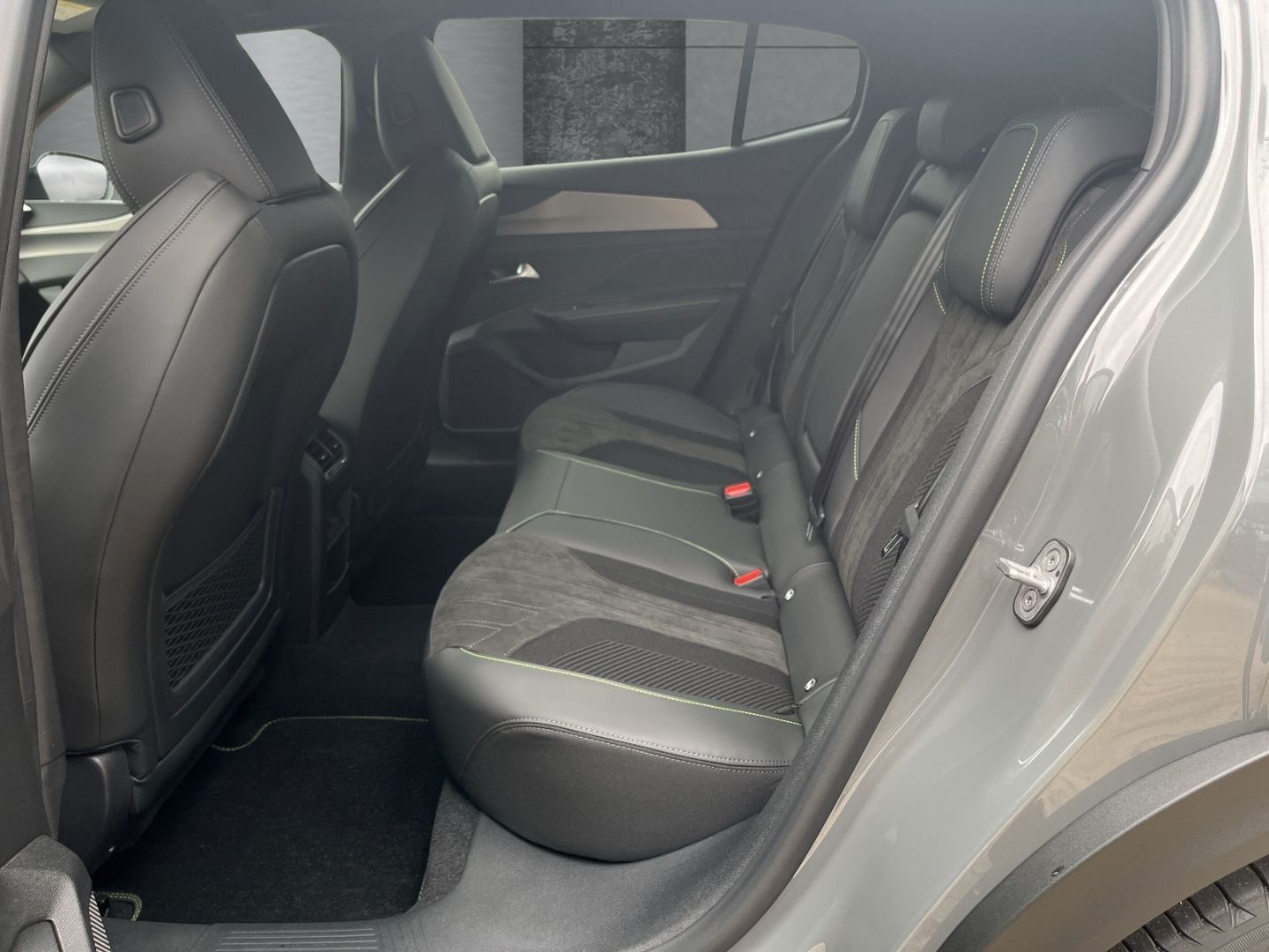 Peugeot 408 - Bild 9