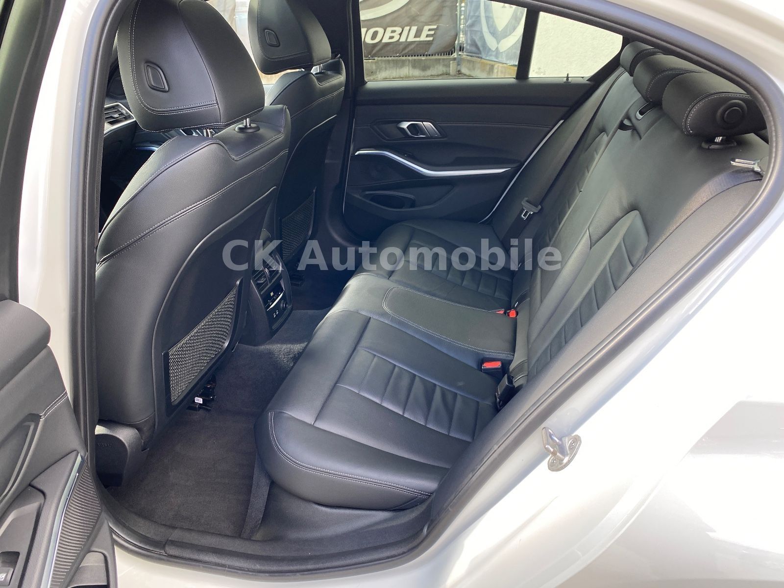 Fahrzeugabbildung BMW 320d Lim. M-Sport/Shadow-Line/Navi/Leder/LED/Kam