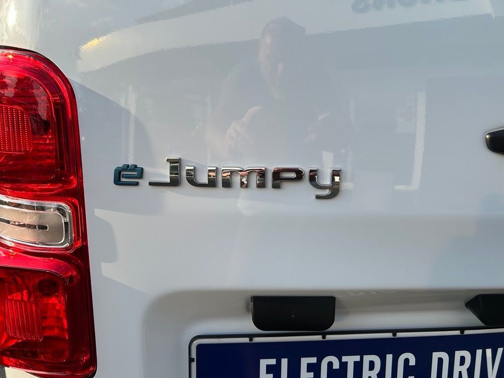 Fahrzeugabbildung Citroën Jumpy ELEKTRO, Klima, PTS, Tempomat, 3-Sitzer, D