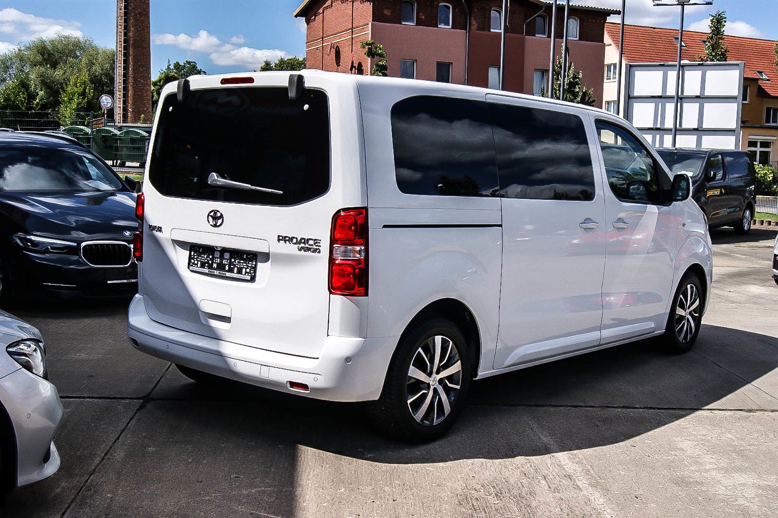 Fahrzeugabbildung Toyota Proace Verso 2.0 D-4D L1 Executive HEADUP 7SITZE
