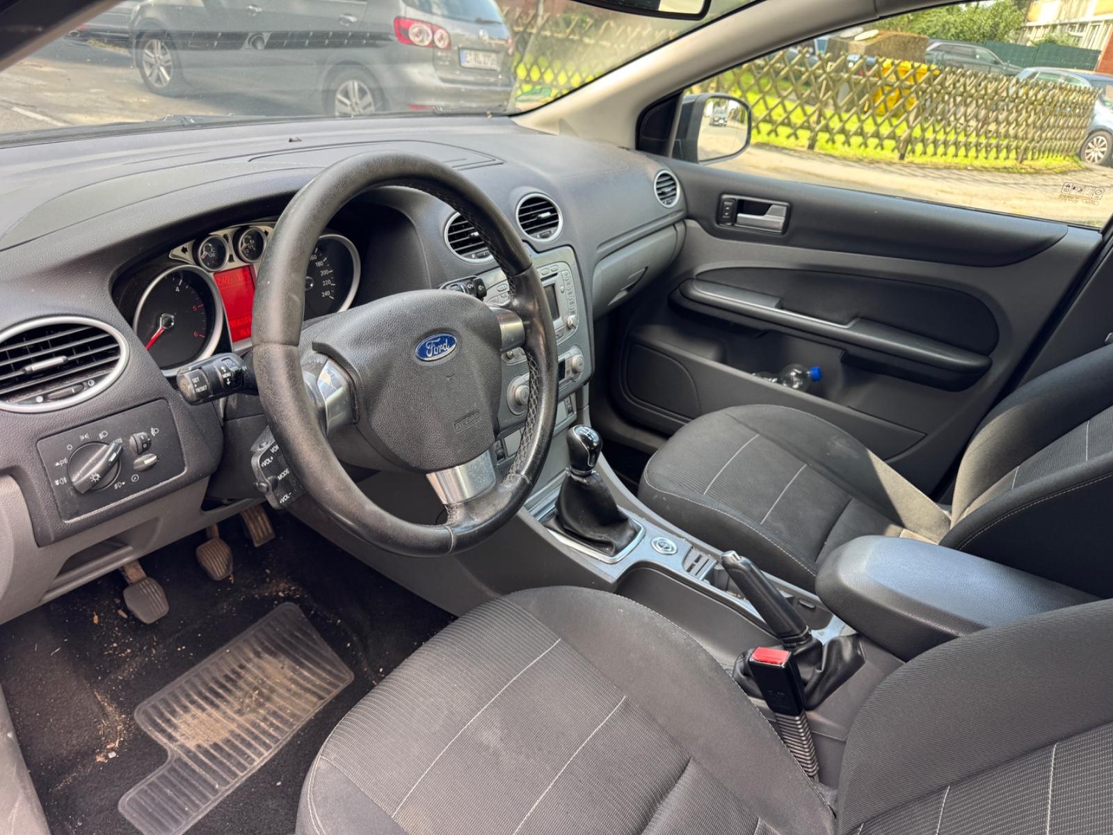Ford Focus 2010 — photo 10