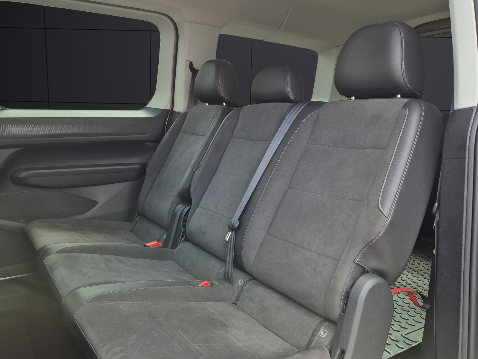 Fahrzeugabbildung Volkswagen Caddy TDI Style Maxi DSG 7-Si LED AHK Navi AID A