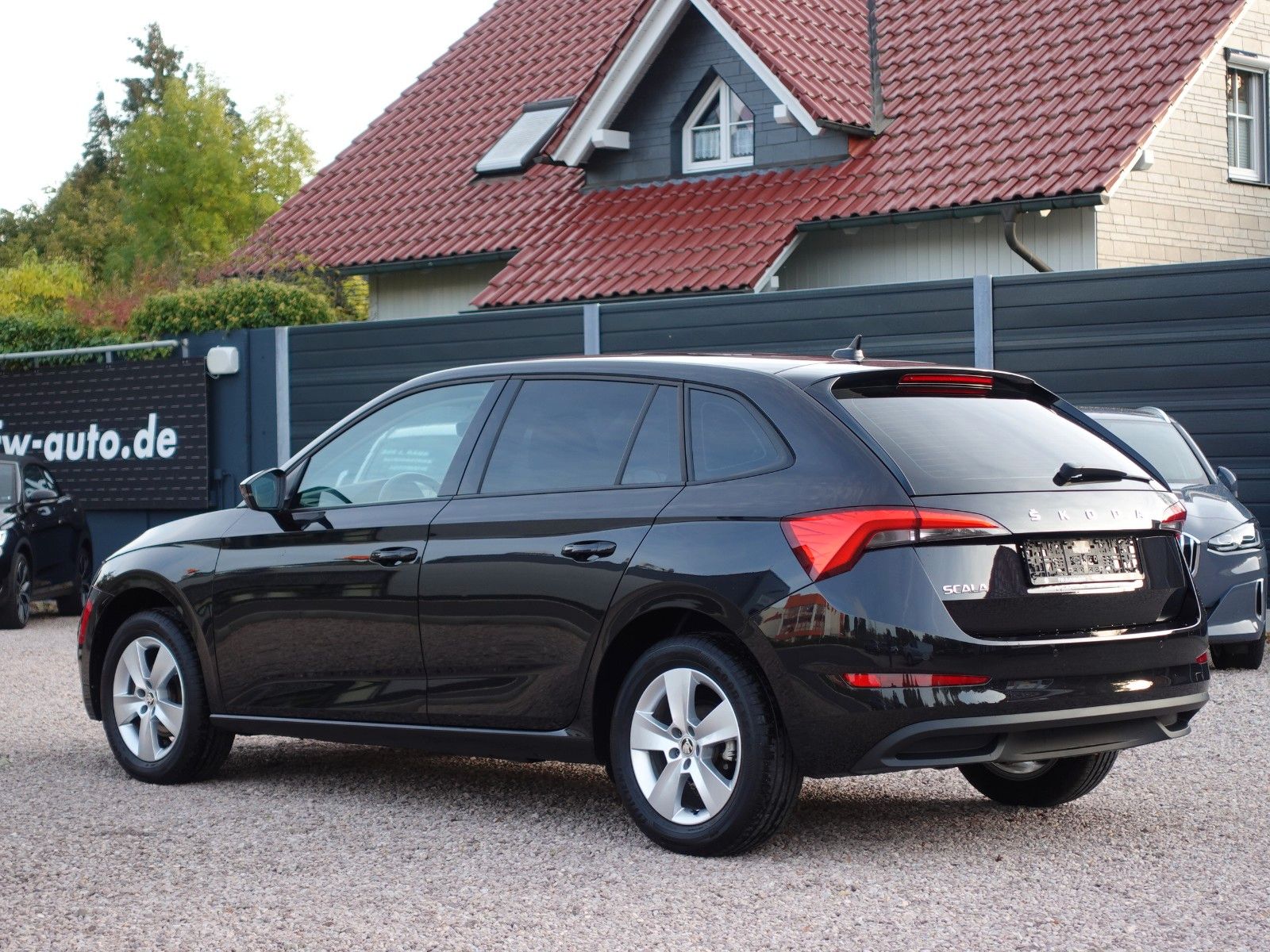 Fahrzeugabbildung SKODA Scala 1.0 TSI 81kW Ambition Business/LED/Navi/..