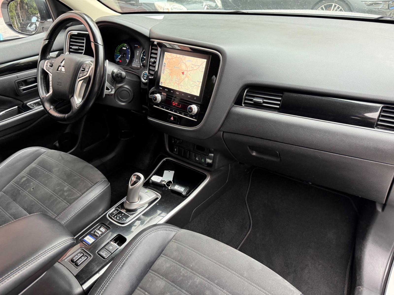 Mitsubishi Outlander 2.4 PHEV 4WD Spirit *Leder*Navi*Kamera