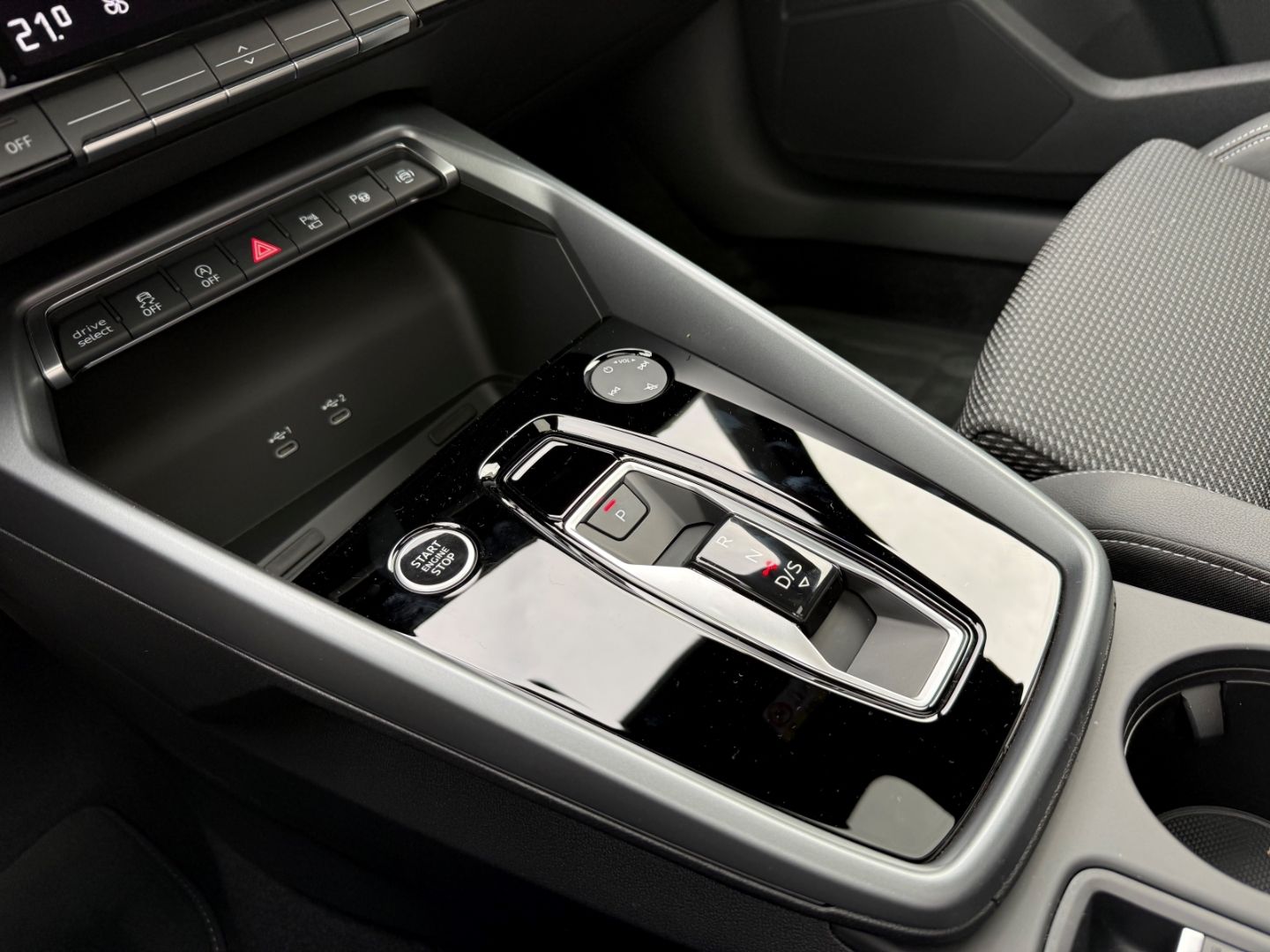 Fahrzeugabbildung Audi A3 TFSI Sportback S-Line Sport Pano Digi LED ACC