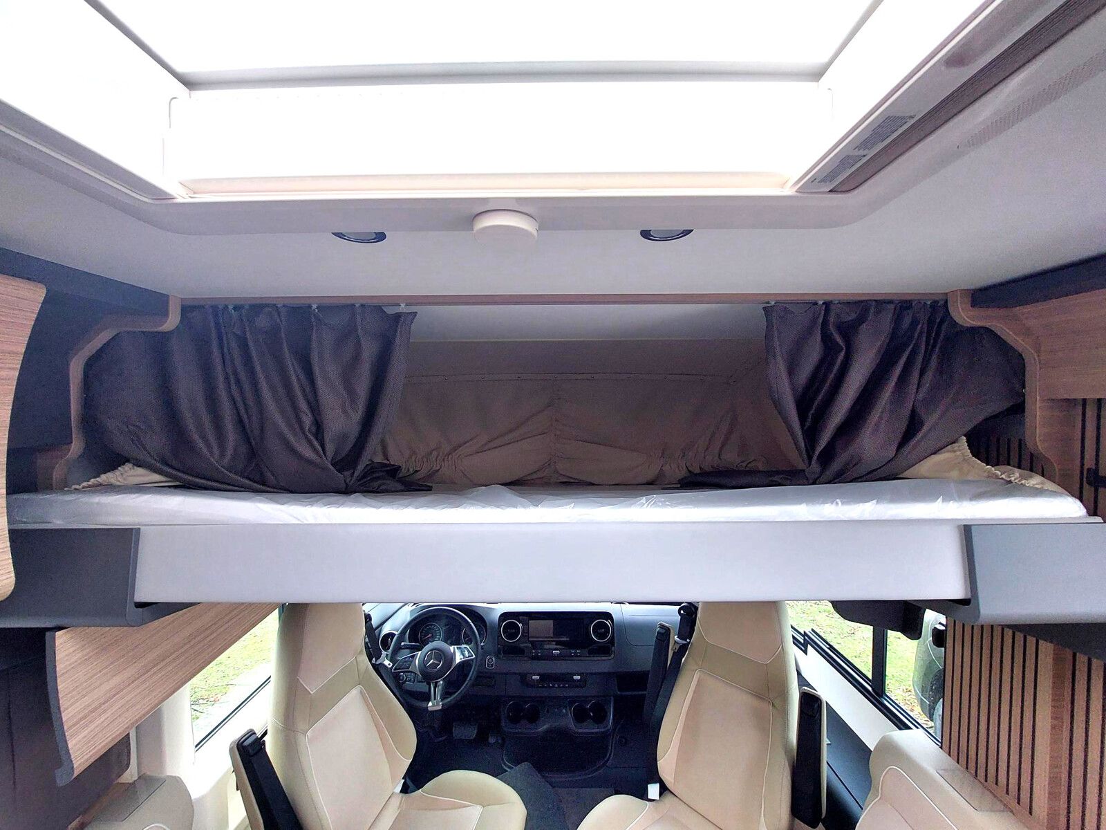 Fahrzeugabbildung Malibu I 470 RB LE K comfort Mercedes 2026 Assistenz