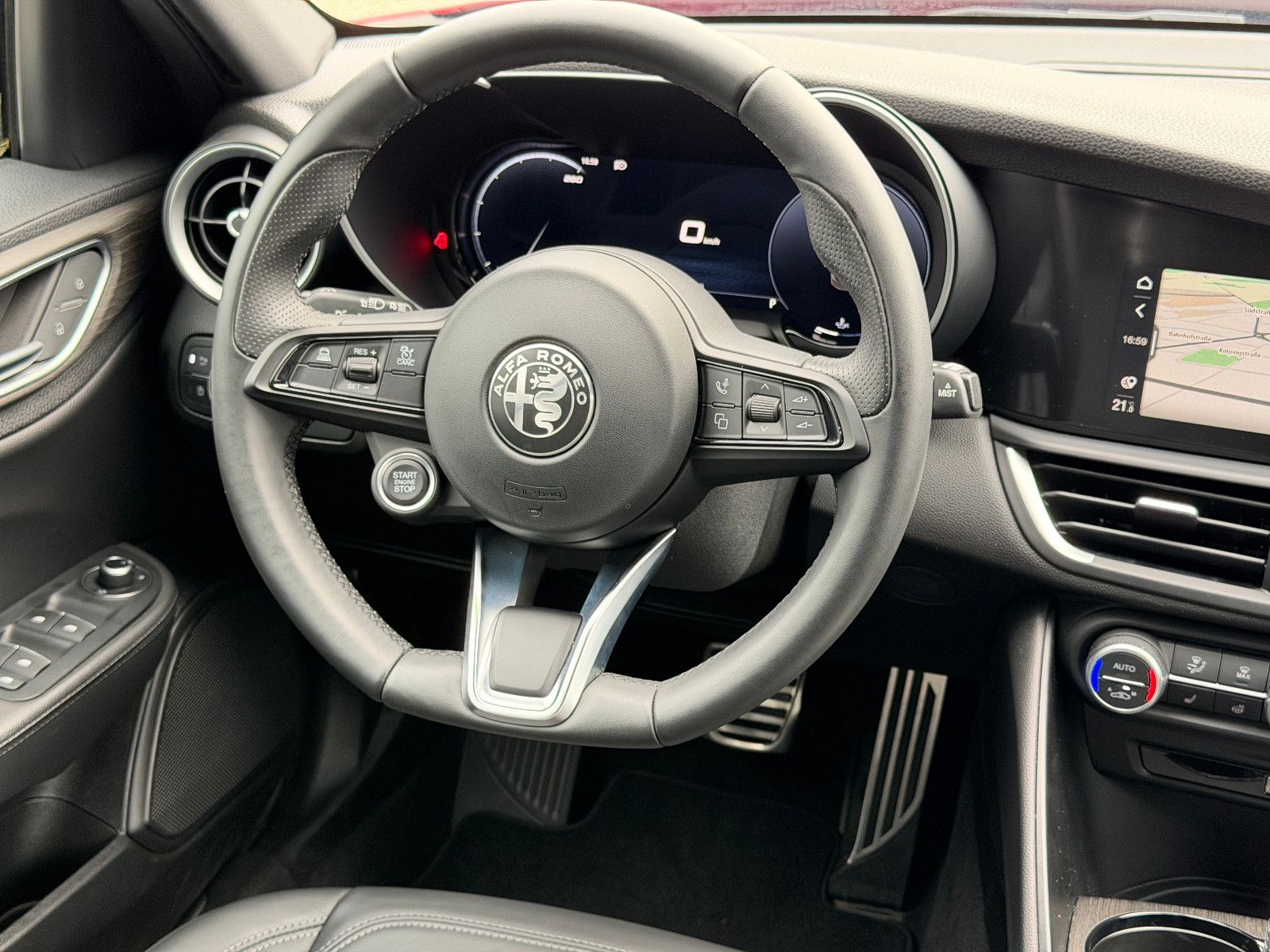 Fahrzeugabbildung Alfa Romeo Giulia Ti Q4/MEMORY/ACC/NAVI/KAMERA/SHZ