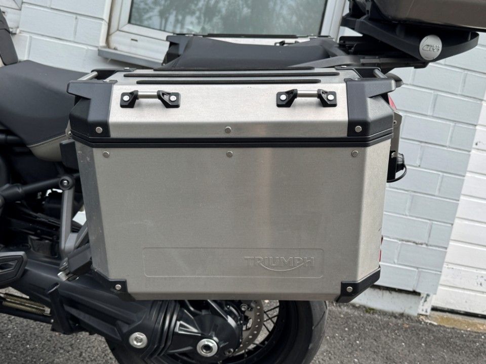 Fahrzeugabbildung Triumph Tiger 1200er Desert Edition Koffer Bügel Scheibe
