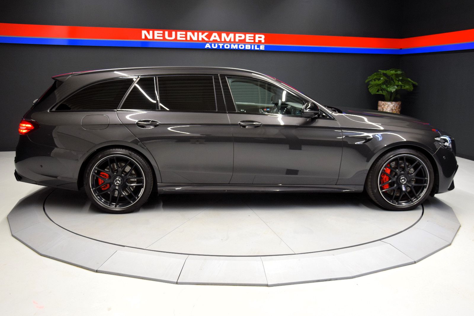 Fahrzeugabbildung Mercedes-Benz E 63 s AMG T 4Matic+ 360° ACC Perf. Sitze Burme.