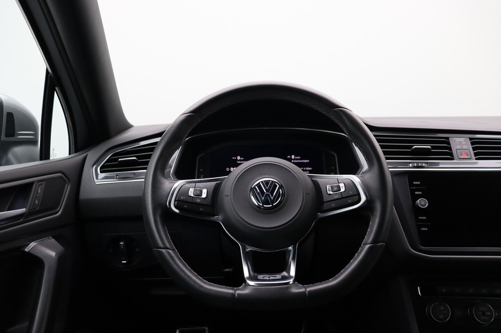 Fahrzeugabbildung Volkswagen Tiguan Allspace Highline 4M Leder R-Line 20"AHK