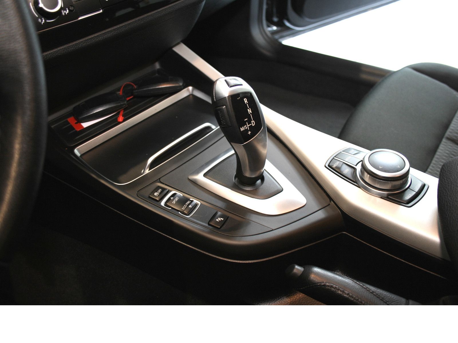 Fahrzeugabbildung BMW 118i Advantage *4-Türer*Schiebedach*PDC*Navi