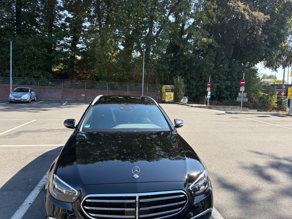 Image of Mercedes-Benz E 300