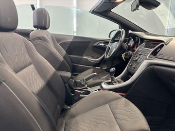 Fotografie des Opel Cascada 1.4 Turbo Start/Stop Edition