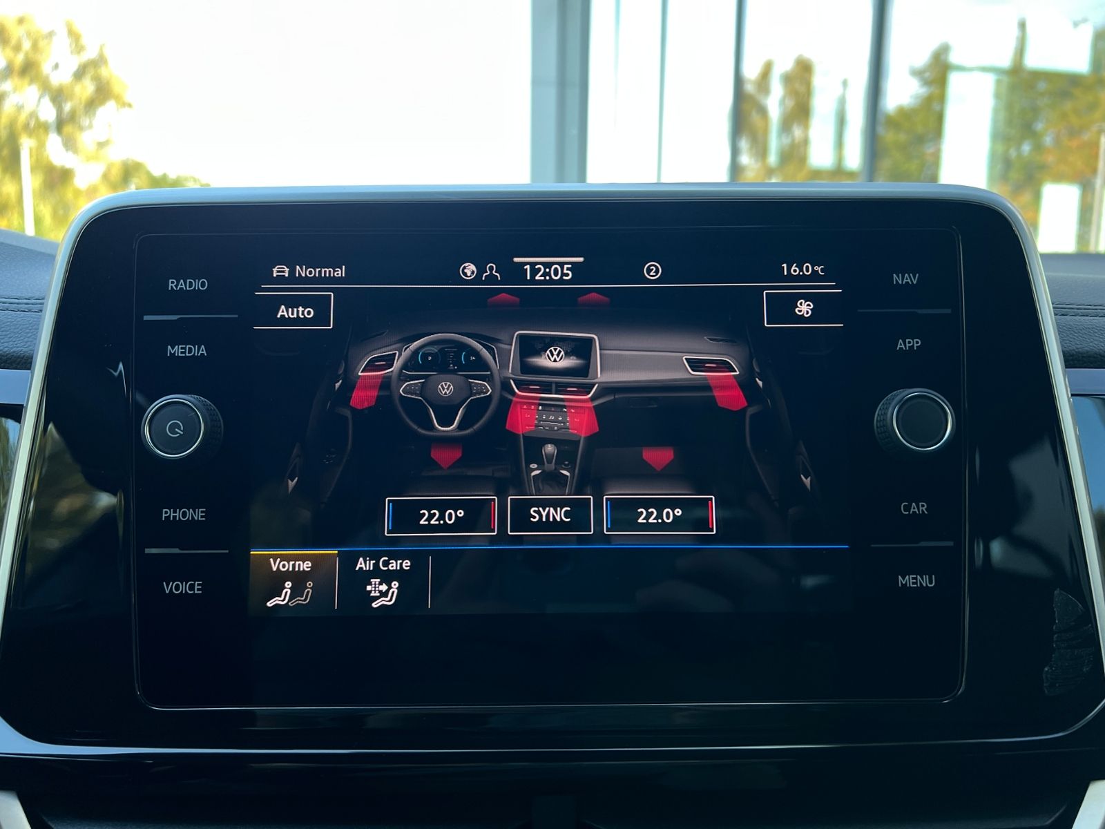 Fahrzeugabbildung Volkswagen T-Roc R-Line 1.5 TSI DSG *AHK, LED, Navi, Kamera