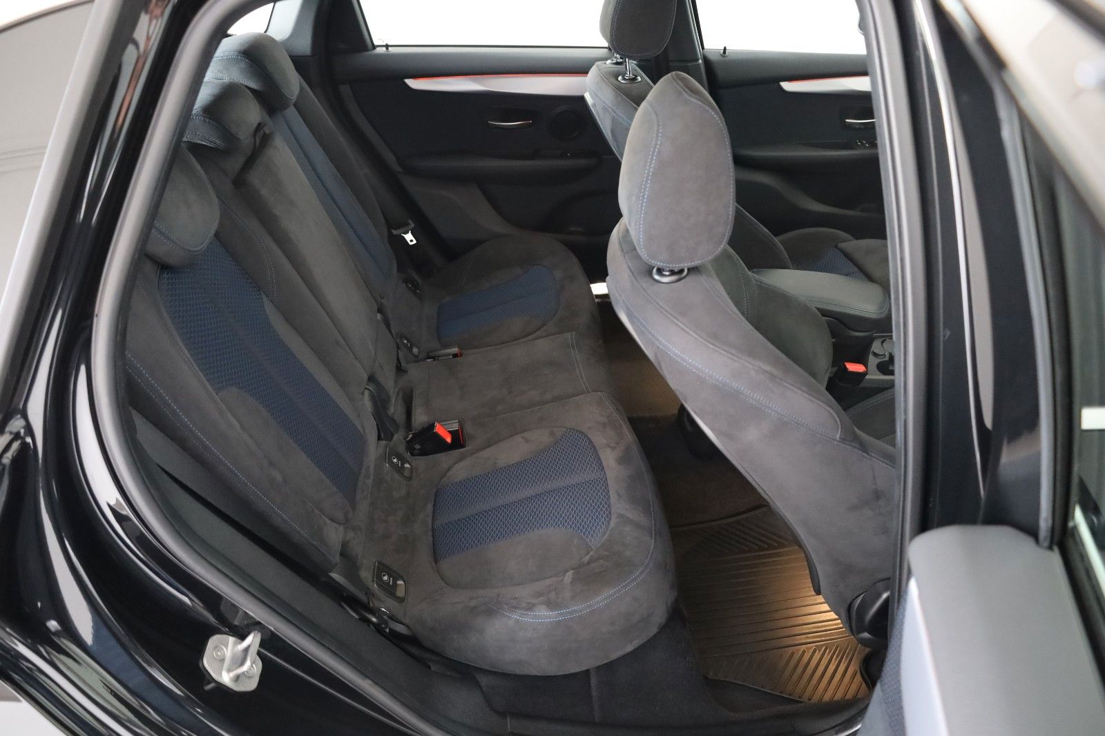 Fahrzeugabbildung BMW 220iA Active Tourer M Sport Alcantara,LED,SH,PDC