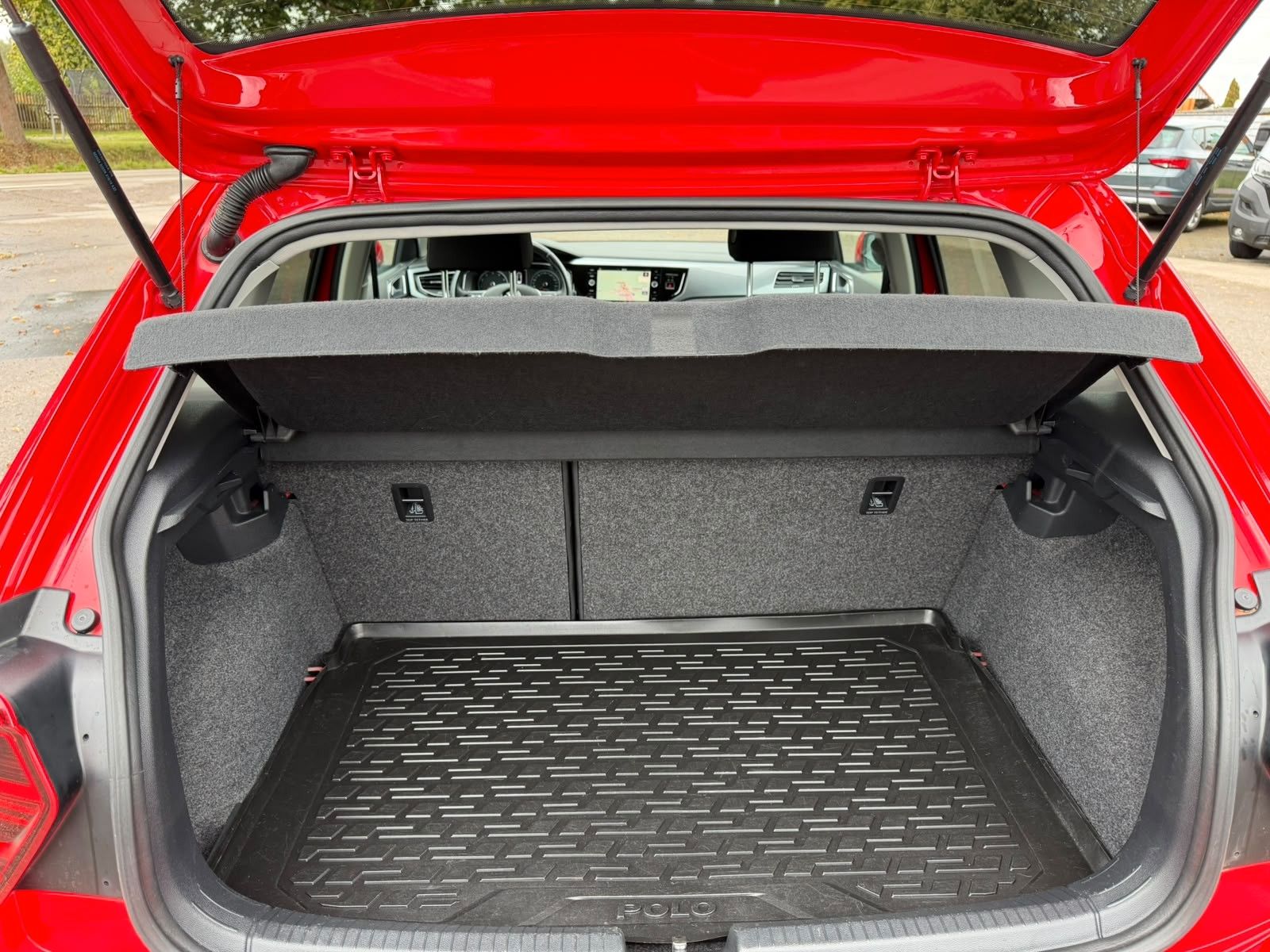 Fahrzeugabbildung Volkswagen Polo VI Highline Automatik Sitzhzg Abstand uvm.