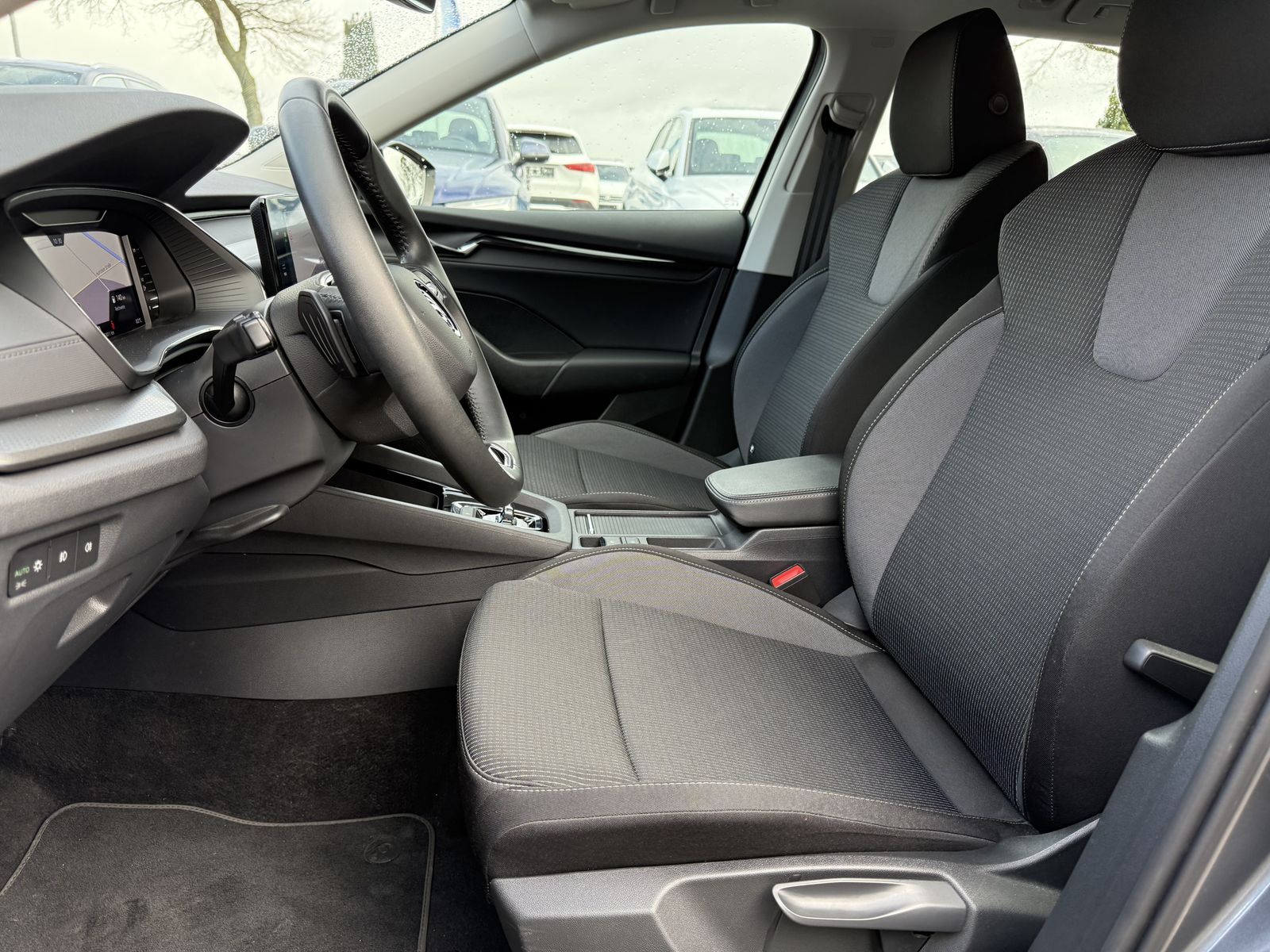 Fahrzeugabbildung SKODA Octavia Combi 2.0 TDI DSG Ambition NAV+LED+KESSY