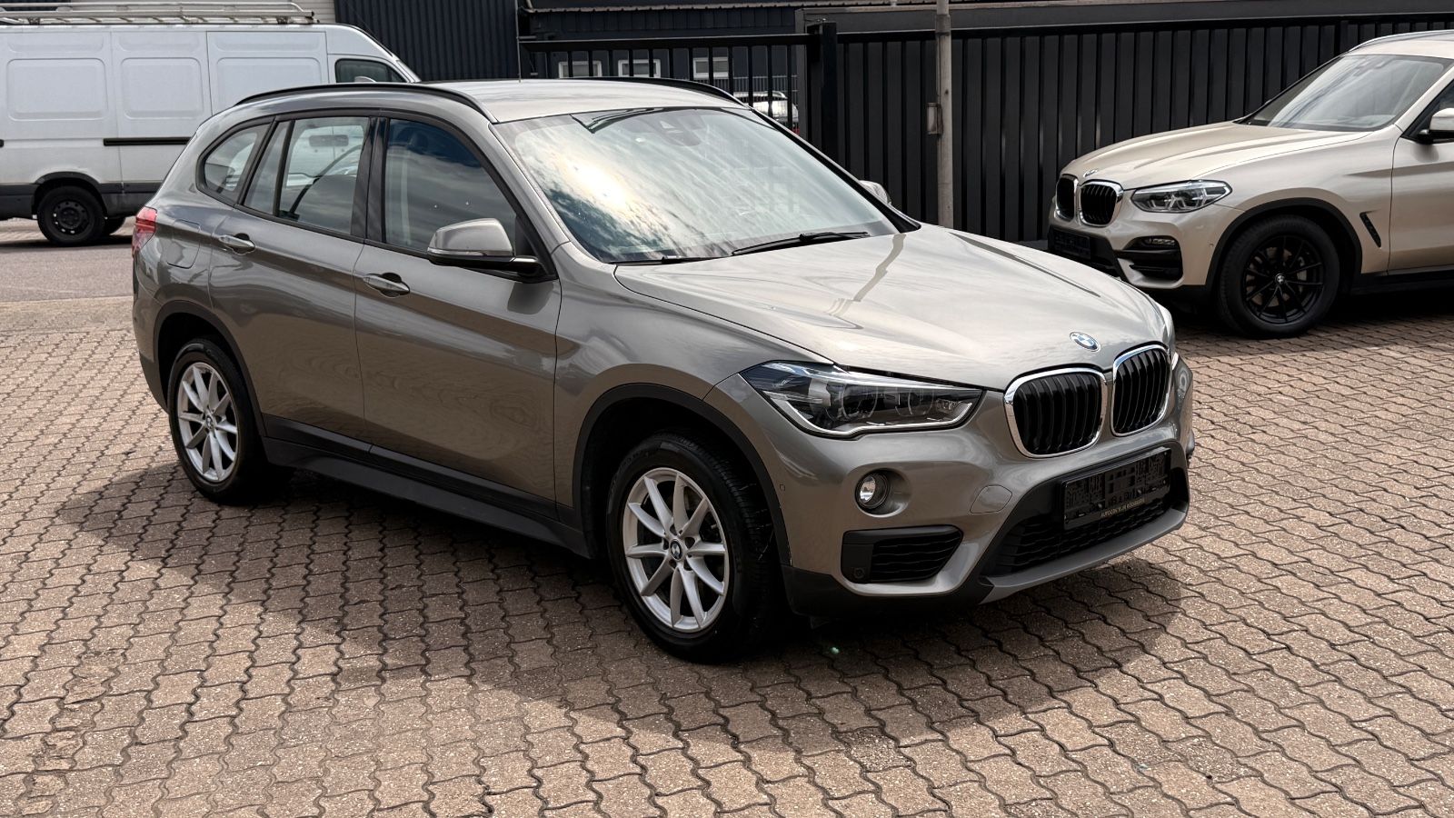 BMW X1 xDrive 20i Advantage*AHK*LED*PDC*NAVI*8FA*