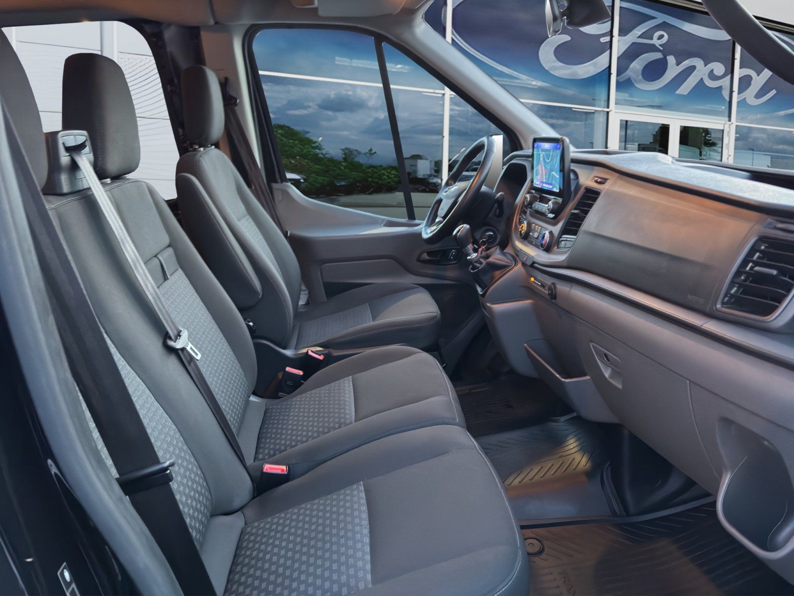 Fahrzeugabbildung Ford Transit 350 L2 Trend