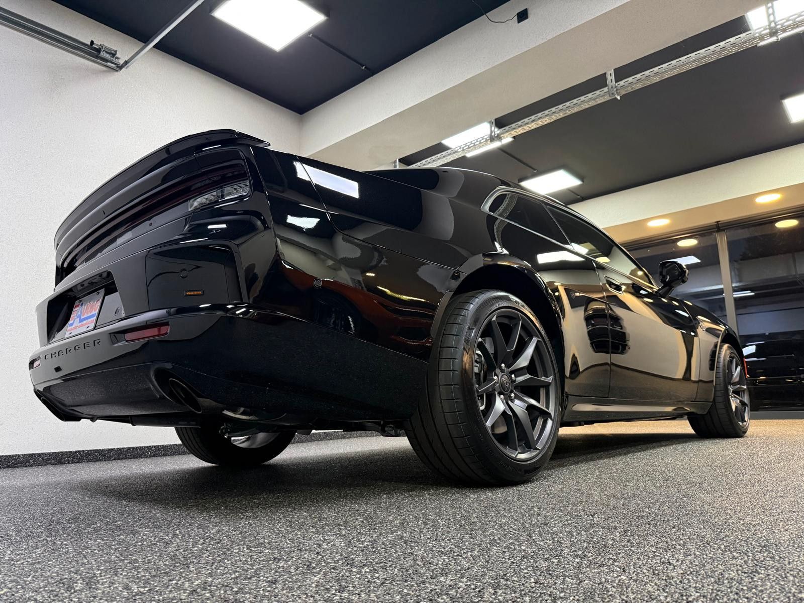 Fahrzeugabbildung Dodge CHARGER 4DR -LAUNCH EDITION-SIXPACK-CARBON-AWD