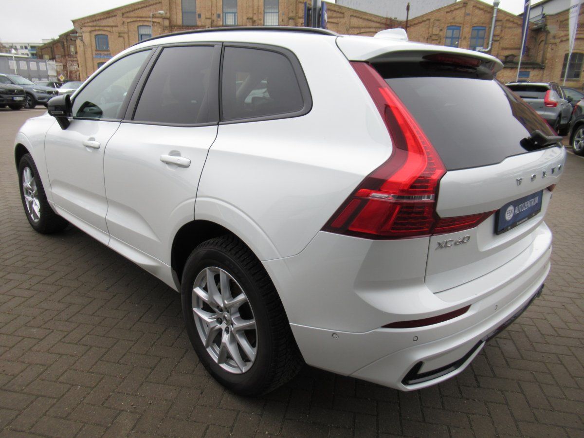 Volvo XC60 B5 AWD Benzin Plus Dark Automatik imagem 3