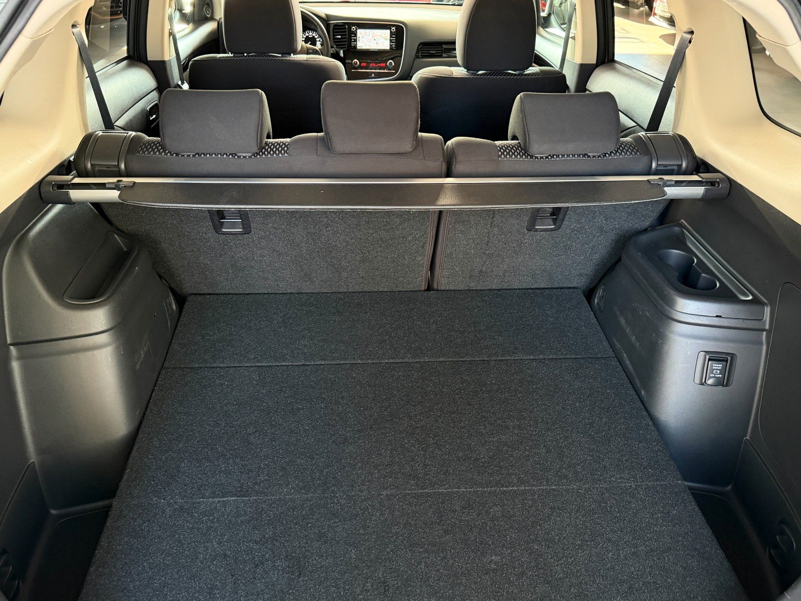 Fahrzeugabbildung Mitsubishi Outlander 2.0 Diamant Edition 2WD "AHK"