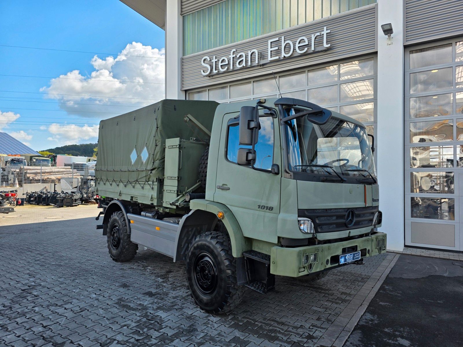 Fahrzeugabbildung Mercedes-Benz Atego 1018 A 4x4 Pritsche Plane