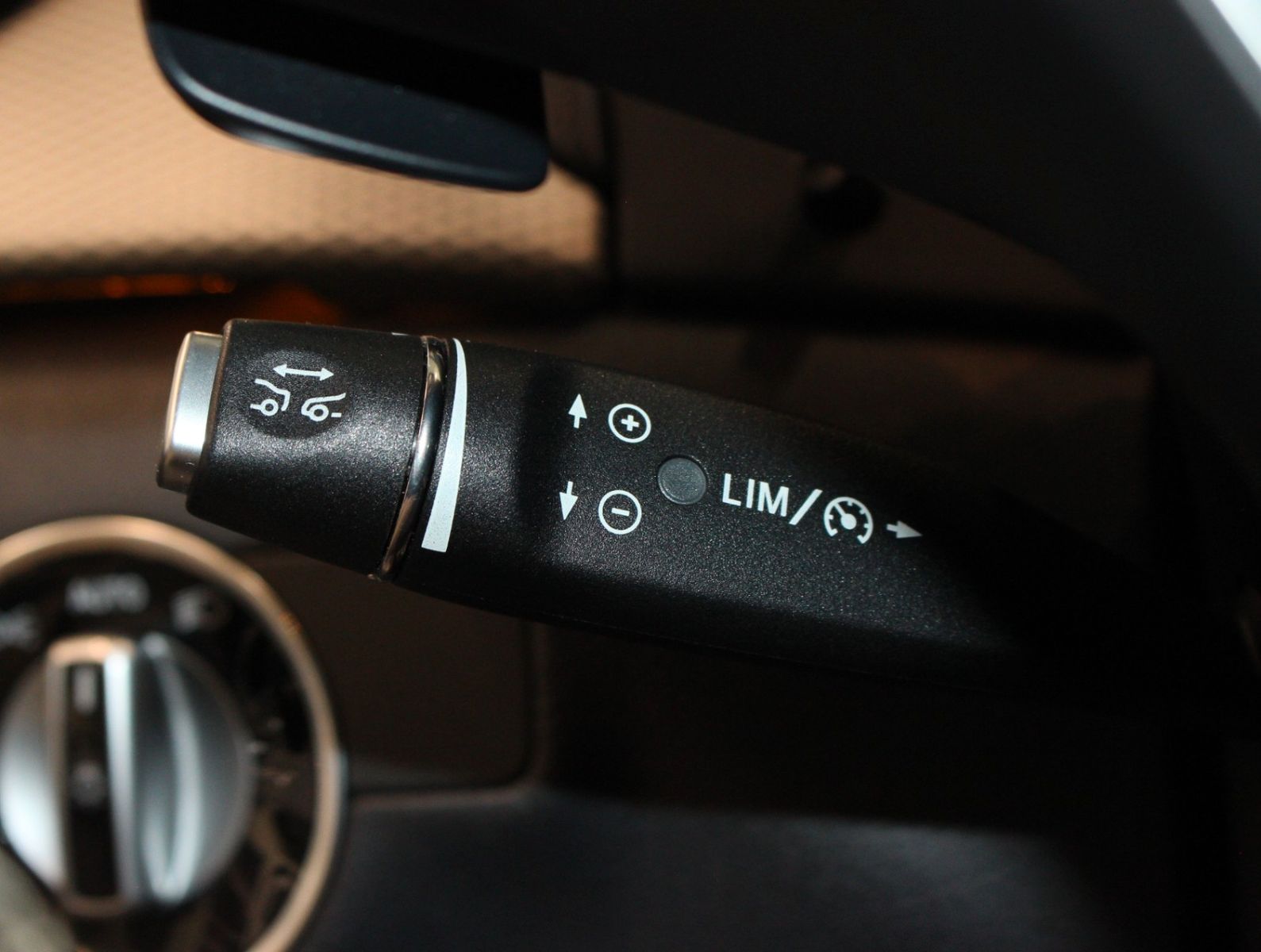 Fahrzeugabbildung Mercedes-Benz B 200 Urban Pano+Distronic+AHK schwenkb.+Sitzhzg