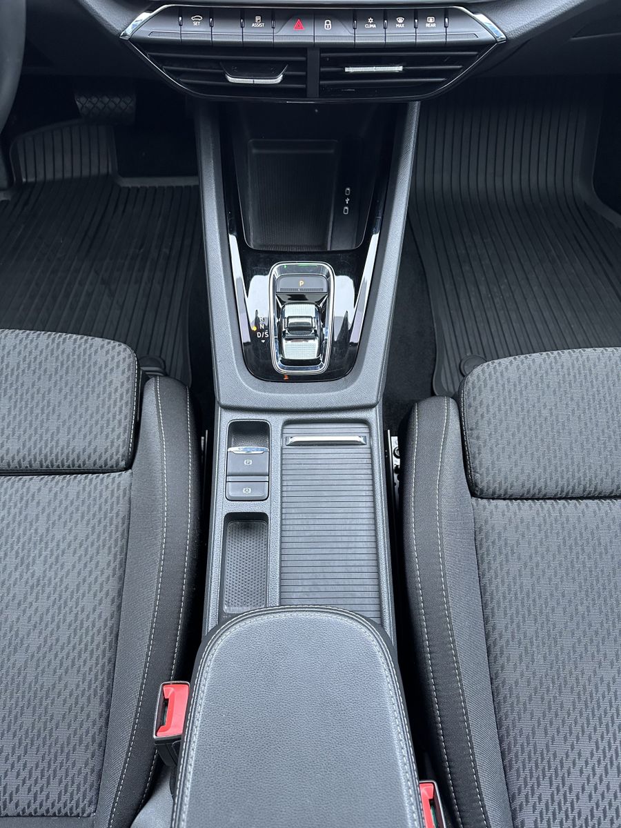 Fahrzeugabbildung SKODA Octavia Combi Clever NAV+LED+PANO+AHK+KAMERA+PP