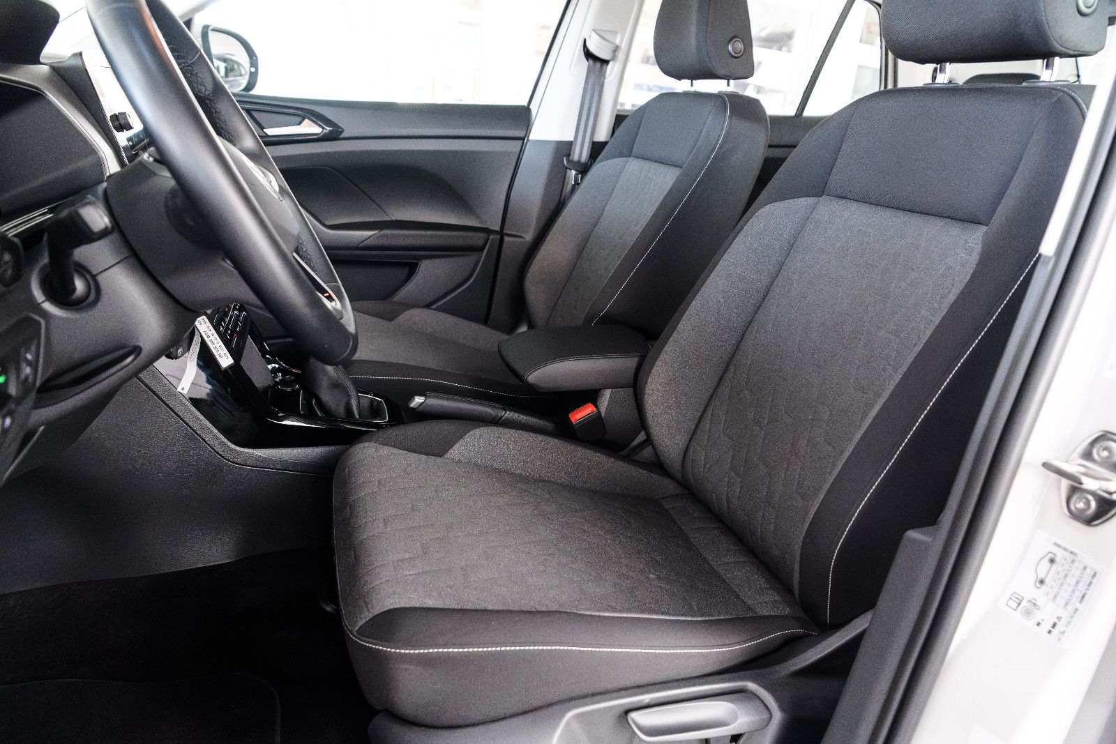 Fahrzeugabbildung Volkswagen T-Cross Life 1.0 TSI LED+KAMERA+NAVI+ACC+5 J.GAR
