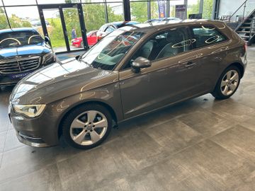 Audi A3 attraction *KLIMA*BI-XENON*TEMPOMAT*