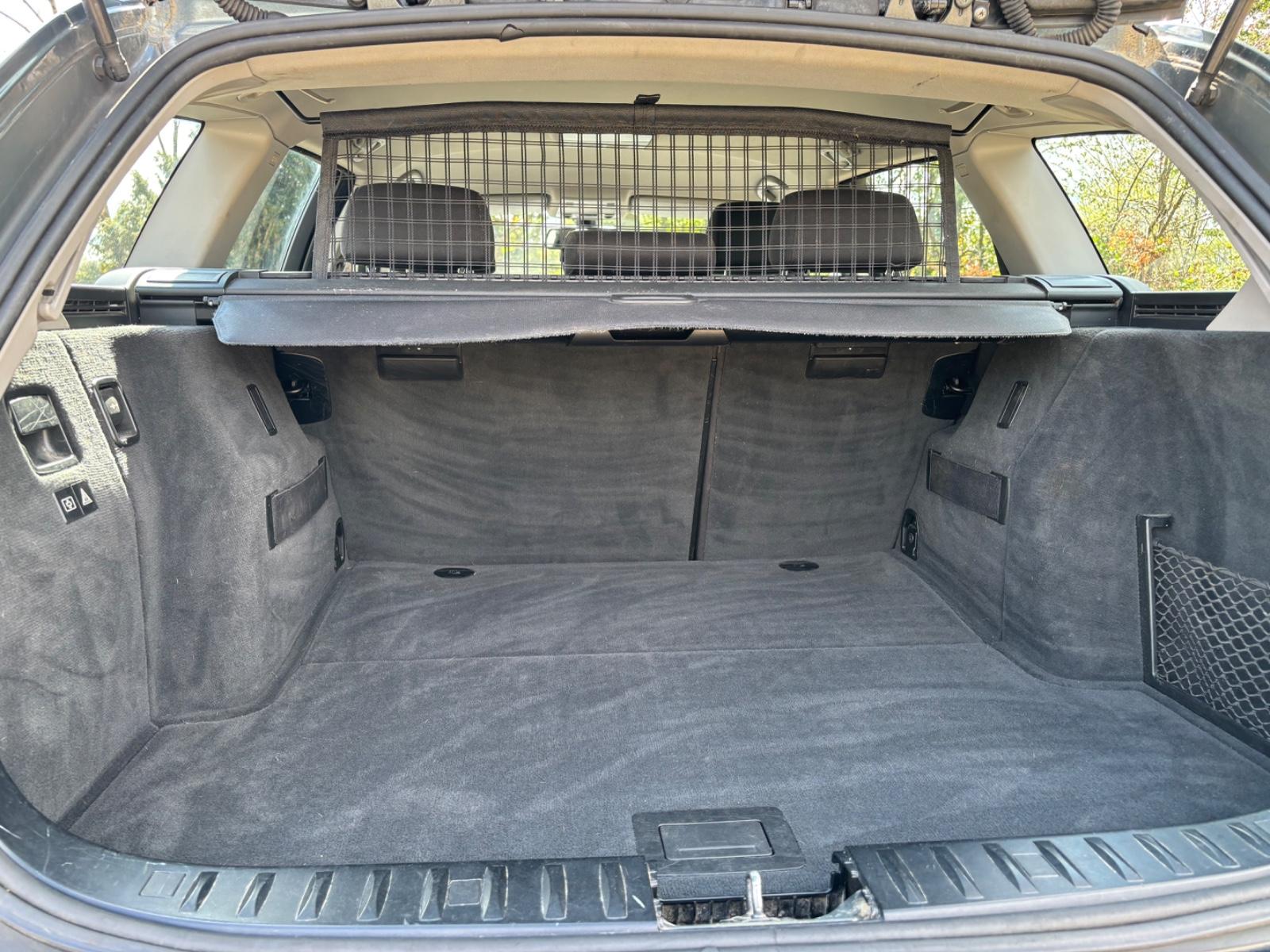 BMW 318 2009 — photo 11