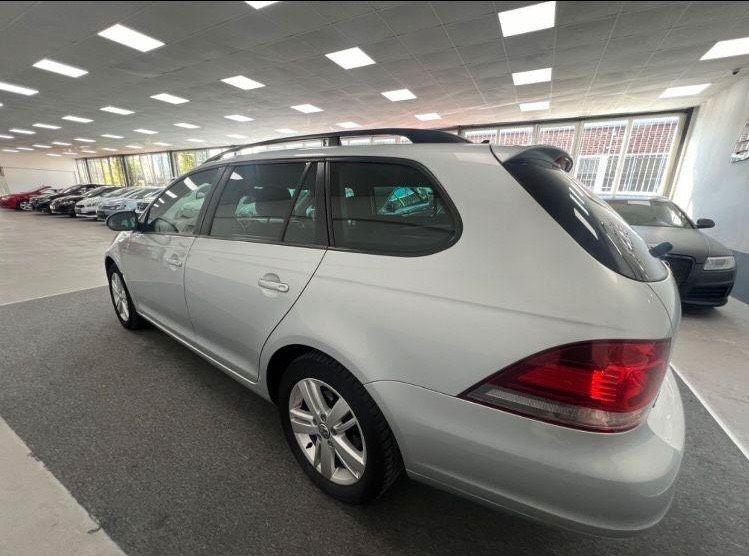Volkswagen Golf 2012 — interior