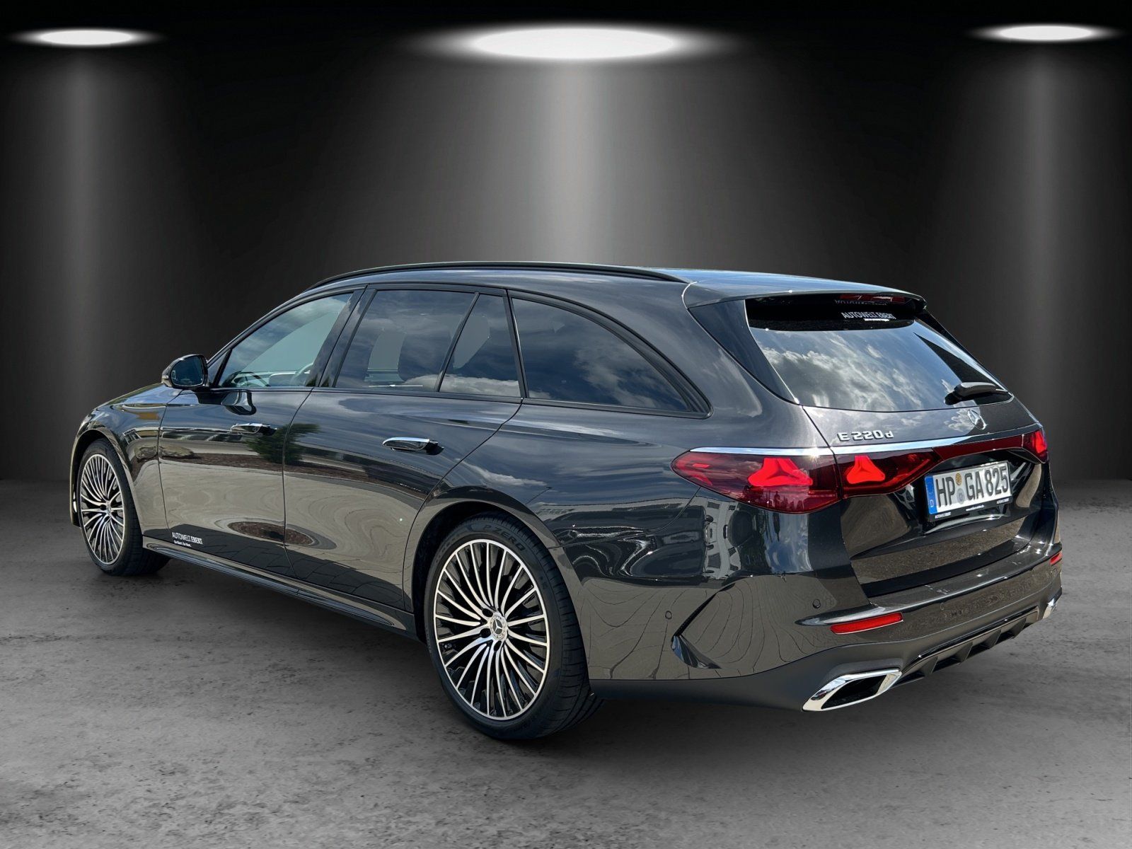 Fahrzeugabbildung Mercedes-Benz E 220 d T+AMG+PANO+SUPERSCR.+DISTR+AHK+Bel.Kühl.