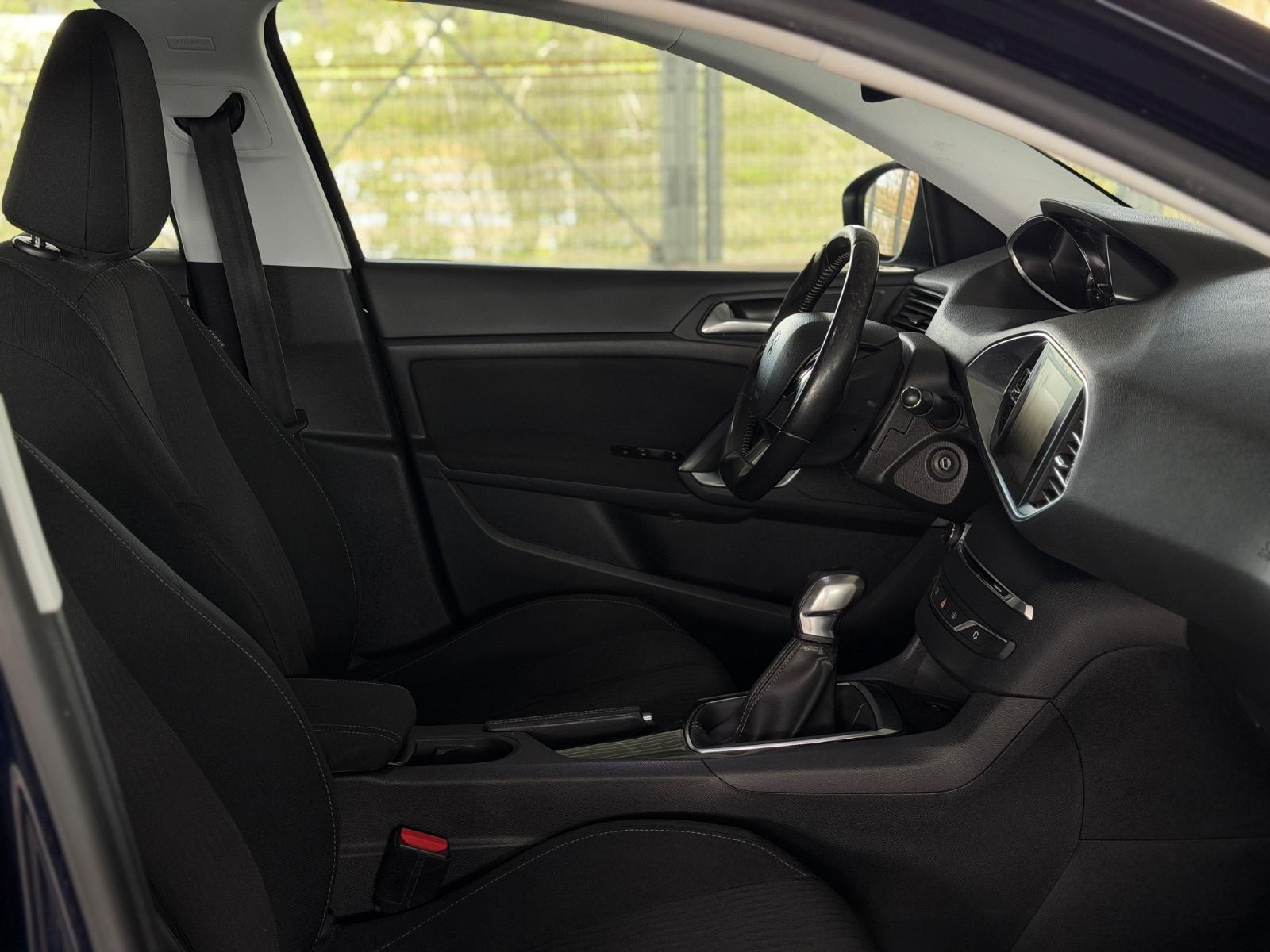 Peugeot 308 2015 — photo 19