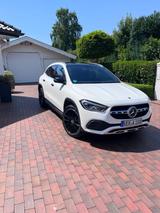 Mercedes-Benz GLA 220 d 4MATIC DCT - d 4Matic+Pano+AHK+Winterr
