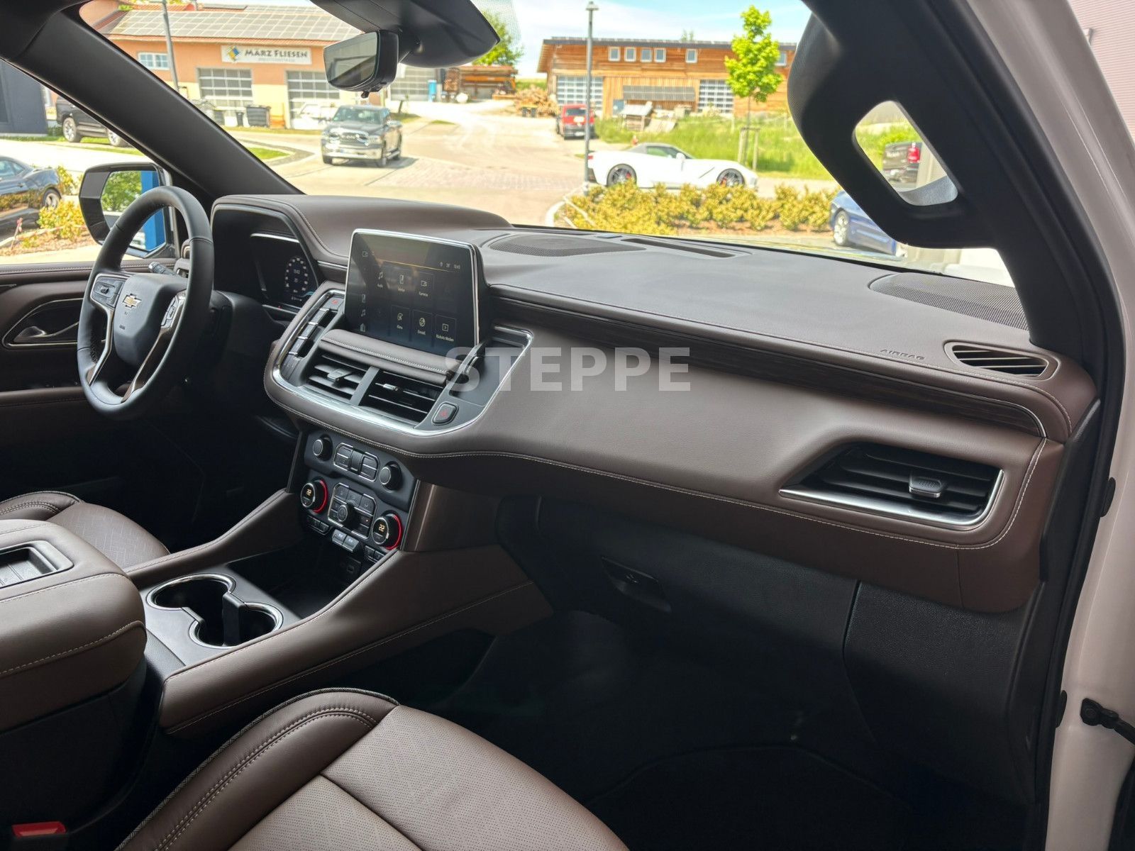 Chevrolet Suburban 6,2 High Country AHK  22"Alu; Luftfeder