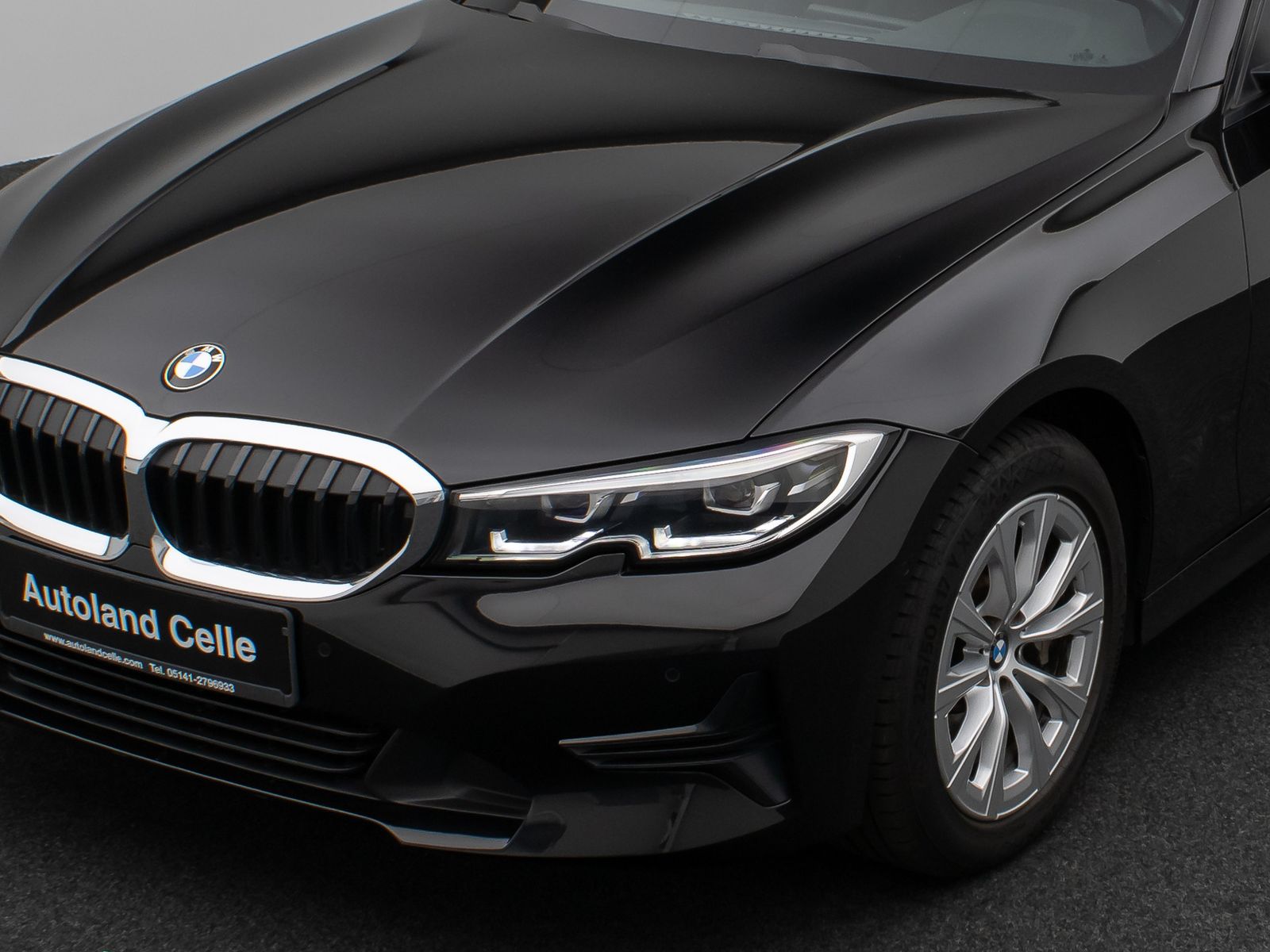 Fahrzeugabbildung BMW 330d Panorama Kamera H/K DAB Komfort Alarm LED