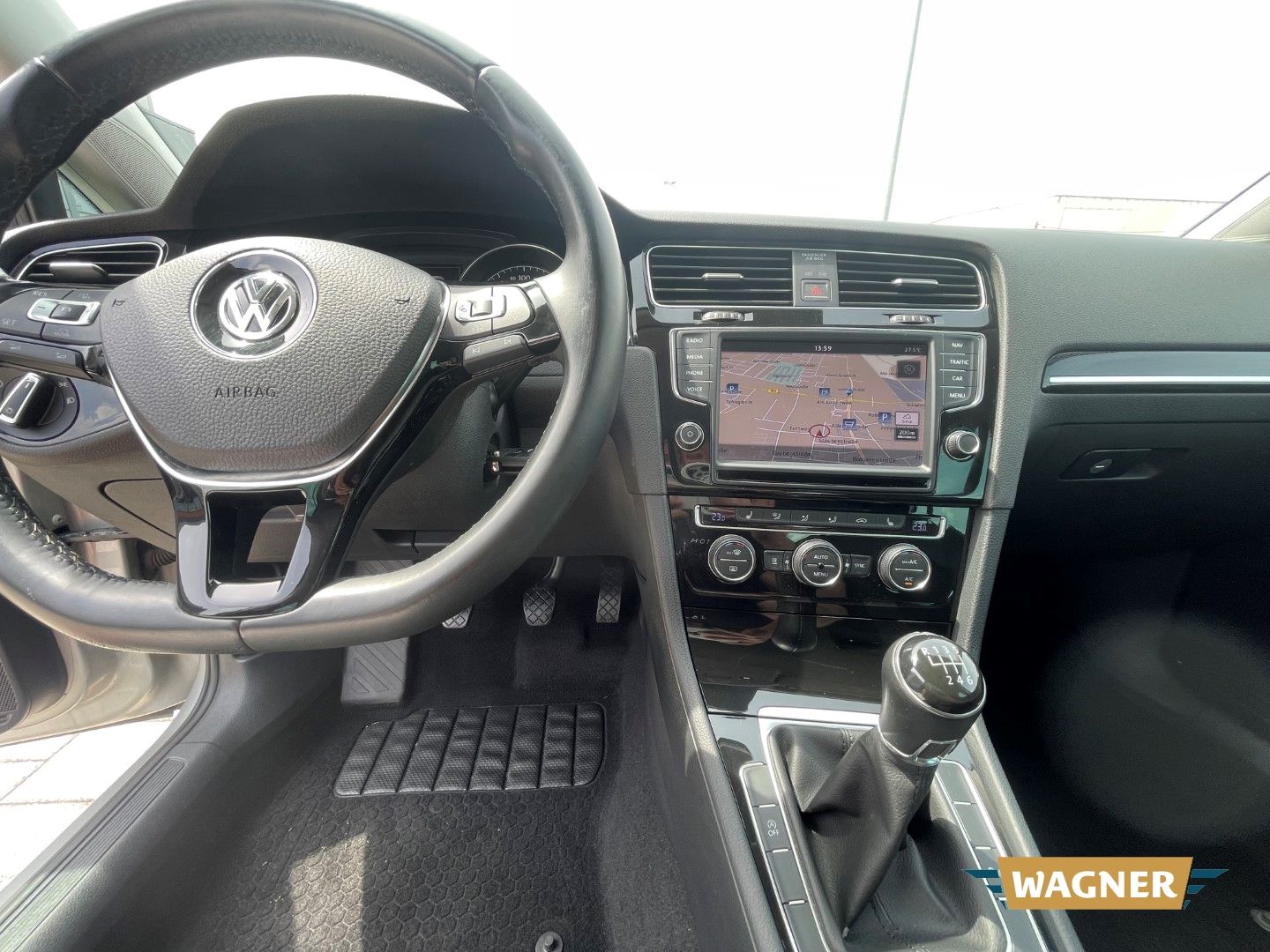 Fahrzeugabbildung Volkswagen Golf VII Highline BMT Klimaautomatik Bi-Xenon