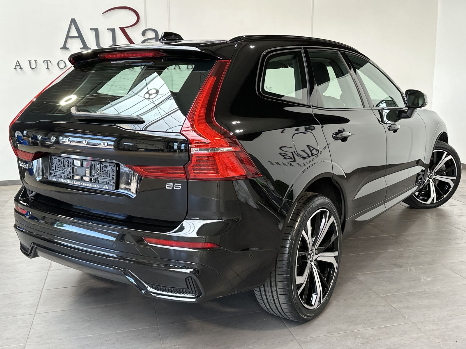 Fahrzeugabbildung Volvo XC60 B5 AWD Ultimate Dark NAV+LED+ACC+360°+PANO