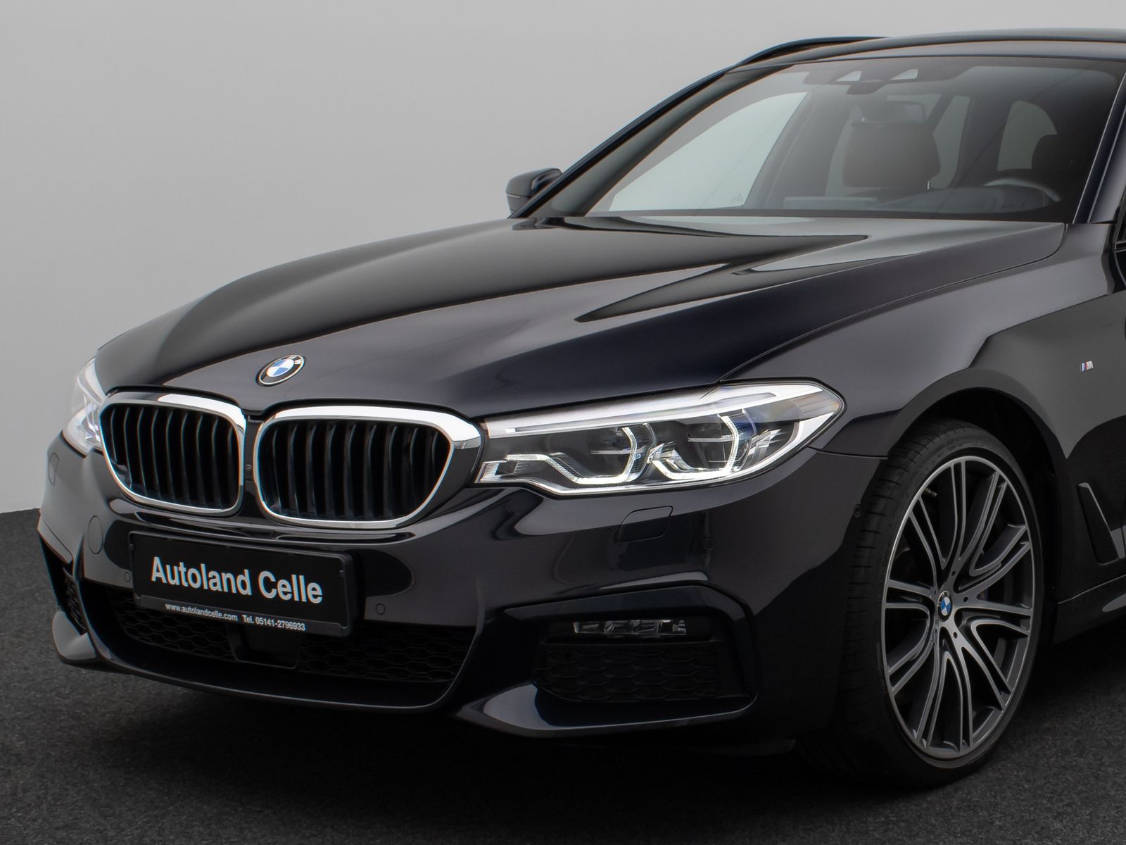 Fahrzeugabbildung BMW 540d xD M Sport Panorama 360°HUD B&W NightVision