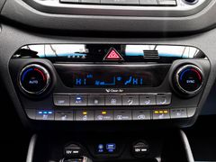 HYUNDAI Tucson 1.6 Premium 4WD*LED*Navi*Sitzh*Pano*
