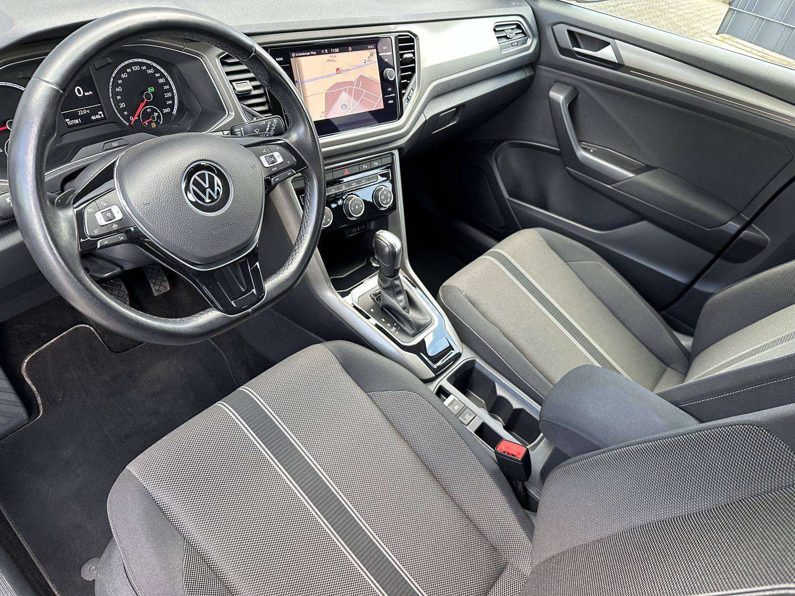 Fahrzeugabbildung Volkswagen T-Roc 2.0 TDI DSG Style NAV+ACC+AHK+TOTW+PARKASS