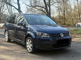 Volkswagen VW Touran 1.6 TDI /AHK/7 Sitze/7 Sitze/Ser... - Volkswagen Touran mit Diesel-Antrieb: Limousine, Schaltgetriebe