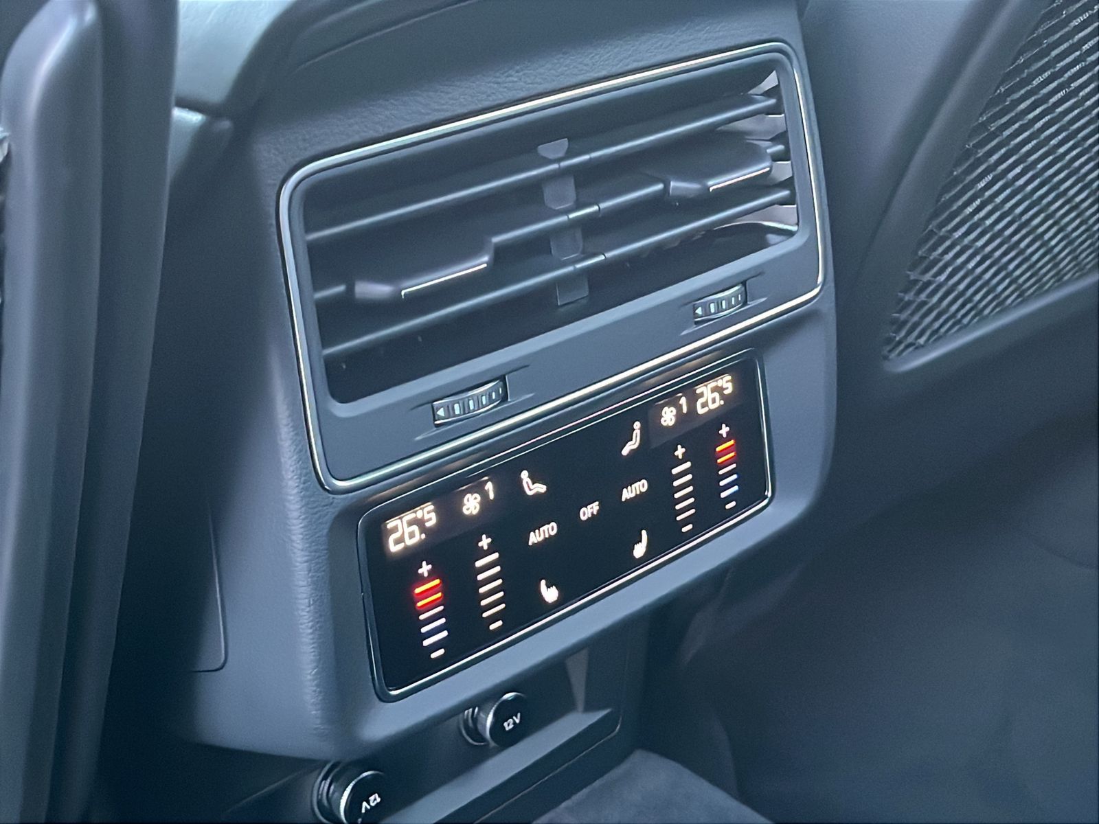 Fahrzeugabbildung Audi RSQ8 4.0 TFSI quattro*Keramik*HUD*23"*Stdhzg**