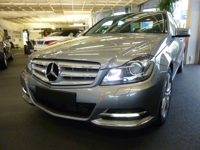 Mercedes-Benz C 180 CGI ,Kamera,Standheizung,BI-Xenon,LED,Navi